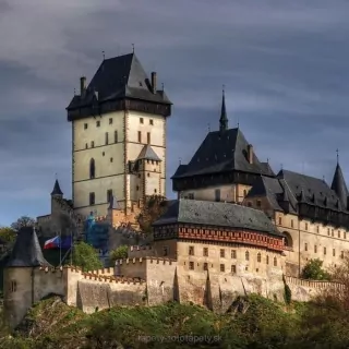 Vliesové fototapety Karlštejn L-118
